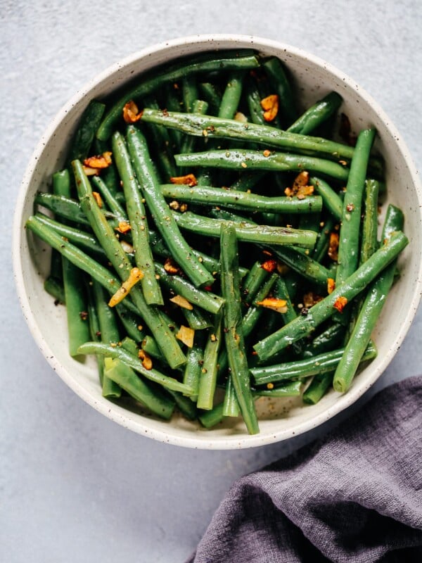 bowl of fresh grean beans with garlic and butter