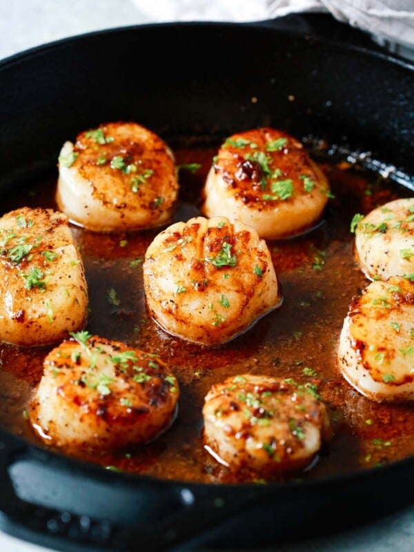 golden pan seared garlic butter scallops in a cast iron