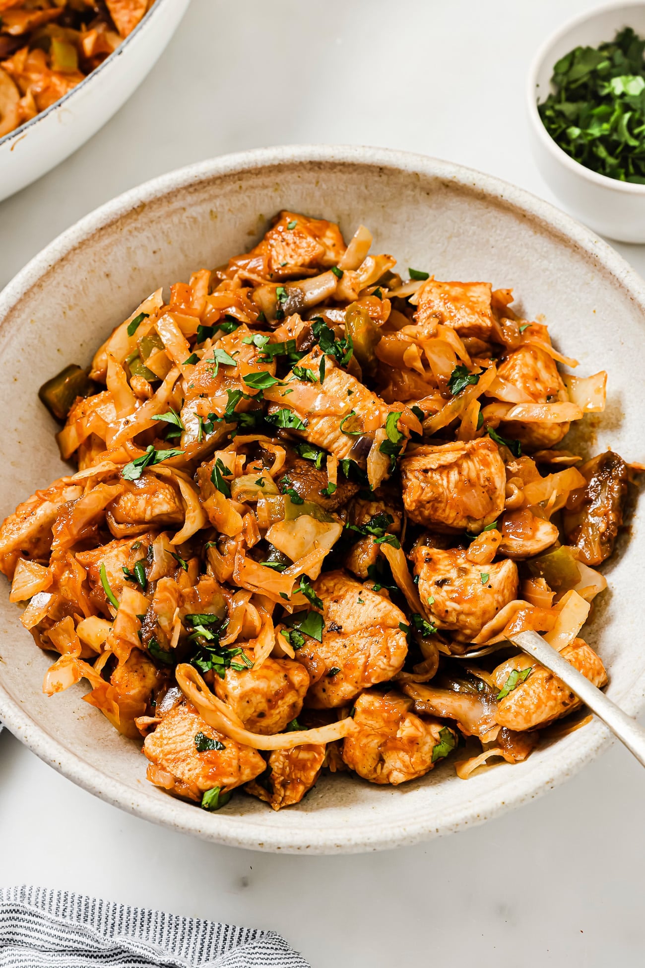 overhead view of cabbage chicken recipe in a grey bowl.
