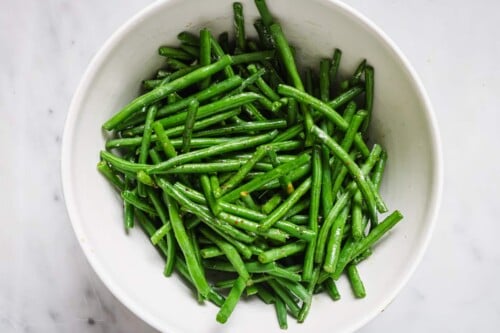 Air Fryer Green Beans in a white bowl